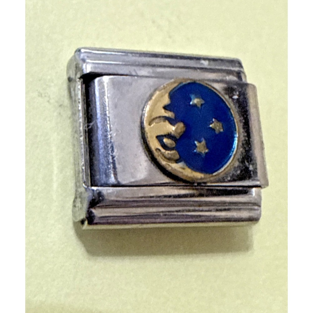 (22) - 9mm Italian Charms Circle with Gold Moon Face and Space with 3 Stars - Picture 5 of 12